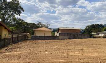 Imagem 5: São três terrenos em ótima localização no bairro. O Retiro das Fontes é um bairro nobre da