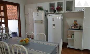 Imagem: 3 dormitórios, 310M² de Área Construída