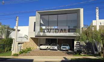 Imagem: CASA ASSOBRADA Á VENDA COM 4 SUÍTES NO