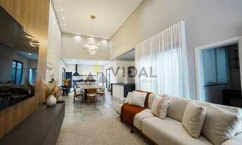 Imagem 2: CASA TÉRREA À VENDA COM 3 SUÍTES, ESCRITÓRIO E PISCINA NO CONDOMÍNIO CHÁCARA ONDINA R$2.29