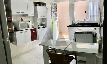 Imagem 2: 3 dormitórios, 1 suítes, 2 vagas na garagem, 102M² de Área Construída