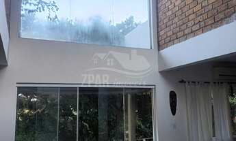 Imagem 5: Imperdível casa à venda em Porto Alegre-RS, bairro Ipanema! 3 quartos, 3 suítes, 2 salas