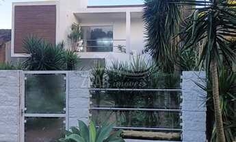 Imagem 2: Imperdível casa à venda em Porto Alegre-RS, bairro Ipanema! 3 quartos, 3 suítes, 2 salas