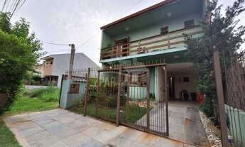 Imagem 2: Sobrado com 3 dormitórios sendo 1 suíte com closet - Jardins do Prado/POA