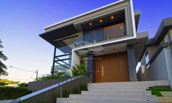 Imagem: Casa de 335m² com 4 dormitórios