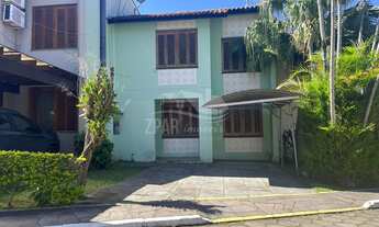 Imagem: Casa à venda em Porto Alegre-RS, bairro