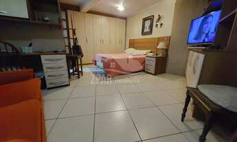 Imagem 2: Sobrado com 4 dormitórios sendo 2 suítes em condomínio na Hípica, Porto Alegre-RS