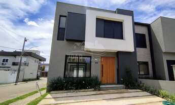 Imagem 2: Imóvel de Alto Padrão em Condomínio Fechado com 3 Quartos e 2 Vagas de Garagem na Cidade d