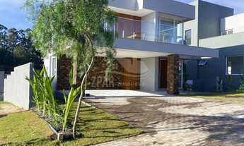 Imagem 2: Casa de Alto Padrão no Alphaville Lombardia em Porto Alegre - 4 Suítes, 2 Salas, 6 Banheir