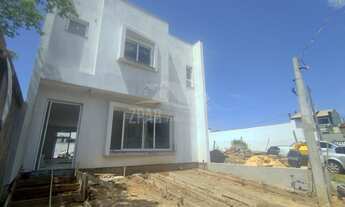 Imagem 2: Imperdível Sobrado à Venda em Porto Alegre-RS, Bairro Hípica: 4 dormitórios, 2 Suítes, 2 S