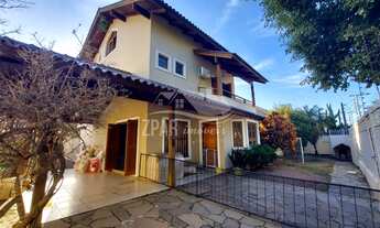 Imagem: Impecável Sobrado à Venda em Porto Alegre-RS