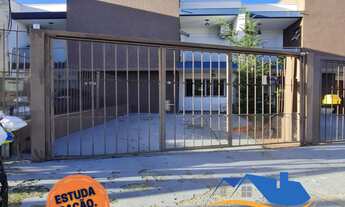 Imagem: Casa à venda em Porto Alegre-RS, no bairro