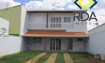 Imagem 4: Imovel á venda com lote inteiro, sobrado de fundo com ótimo quintal na frente