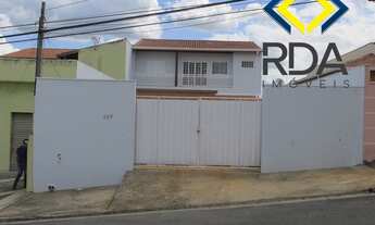 Imagem 3: Imovel á venda com lote inteiro, sobrado de fundo com ótimo quintal na frente