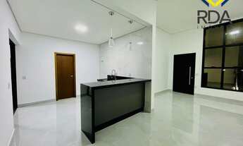 Imagem 5: Venha conhecer essa incrível casa que está esperando por você! Com três suítes, sendo uma