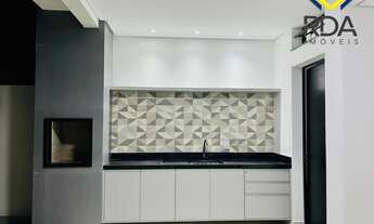 Imagem 3: Venha conhecer essa incrível casa que está esperando por você! Com três suítes, sendo uma