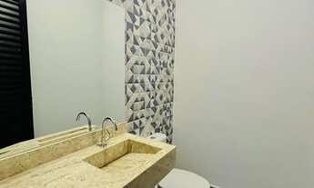 Imagem 2: Venha conhecer essa incrível casa que está esperando por você! Com três suítes, sendo uma