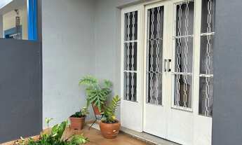 Imagem 5: Casa com ótima localização fácil acesso, próximo a comércios, escolas e serviços essenciai