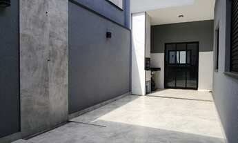 Imagem 2: Venha se encantar com essa maravilhosa casa! Com 3 quartos, incluindo uma suíte, você terá