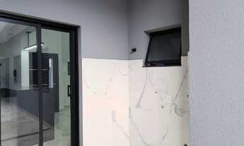 Imagem 3: Venha se encantar com essa maravilhosa casa! Com 3 quartos, incluindo uma suíte, você terá