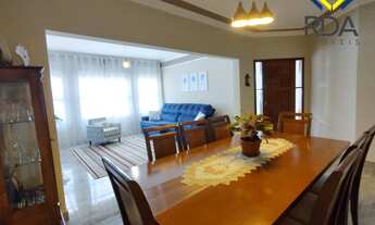 Imagem 7: Construção robusta e segura, ideal para quem busca um imóvel sólido semi reformado em um d