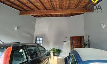 Imagem 2: Construção robusta e segura, ideal para quem busca um imóvel sólido semi reformado em um d