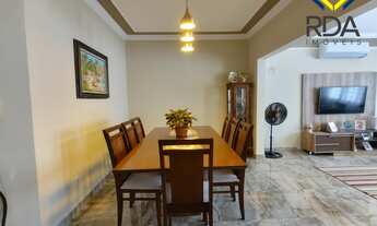 Imagem 6: Construção robusta e segura, ideal para quem busca um imóvel sólido semi reformado em um d