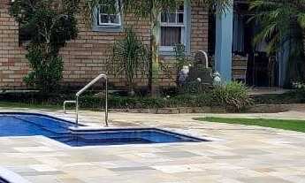 Imagem: Imponente casa em condomínio à venda em