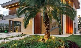 Imagem: Luxuosa Casa em Condomínio à Venda em