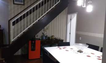 Imagem 6: 4 dormitórios, 2 suíte, 2 vagas na garagem, 194M² de Área Construída