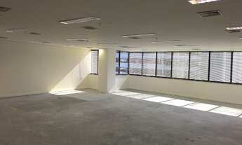 Imagem: 2 banheiro, 5 vagas na garagem, 206M² de