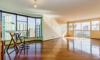 Imagem 2: 3 dormitórios, 1 suítes, 4 banheiro, 3 vagas na garagem, 236M² de Área Construída