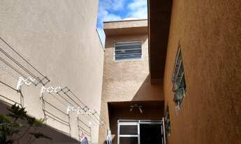 Imagem 5: 3 dormitórios, 1 suítes, 2 banheiro, 2 vagas na garagem, 220M² de Área Construída