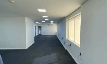 Imagem: 2 banheiro, 3 vagas na garagem, 220M² de