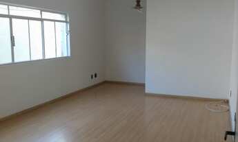 Imagem: 3 dormitórios, 2 banheiro, 1 vaga na garagem