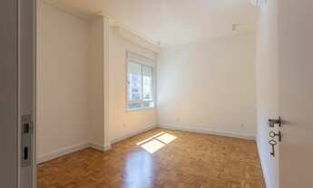 Imagem 6: 3 dormitórios, 1 suítes, 3 banheiro, 2 vagas na garagem, 209M² de Área Construída