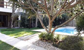 Imagem 2: CASA 4 DORMS. SENDO 3 SUÍTES, CASA COM PISCINA A POUCOS METROS DA PRAIA DENTRO DE CONDOMÍN