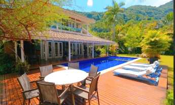 Imagem 6: Belíssima casa de esquina a venda com 6 suítes em condomínio a poucos metros da praia (11