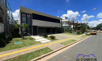 Imagem 4: Seu Novo Lar no Alphaville Flamboyant - Sobrado de Alto Padrão com 5 Suítes - Piscina e El