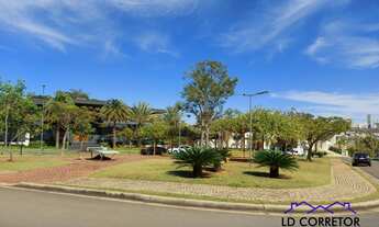 Imagem 2: Seu Novo Lar no Alphaville Flamboyant - Sobrado de Alto Padrão com 5 Suítes - Piscina e El