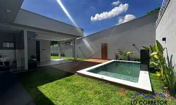 Imagem 4: Casa com 3 quartos projeto moderno com quintal pela lateral e fundo com piscina e área gou