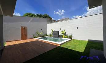 Imagem 3: Casa com 3 quartos projeto moderno com quintal pela lateral e fundo com piscina e área gou