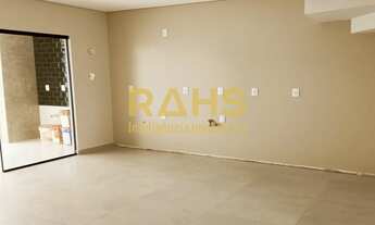 Imagem 4: Sobrado Geminado Novo com ótimo padrão de acabamento e piscina instalada no bairro Iririú