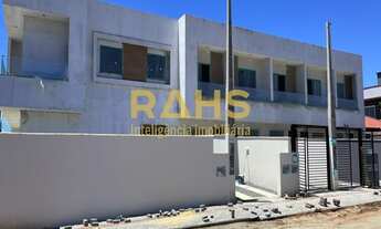 Imagem: Sobrado geminado no bairro Aventureiro em