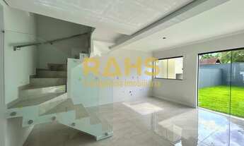 Imagem 4: Sobrado geminado com 3 quartos, sendo 1 suíte, no bairro Glória, com churrasqueira e amplo