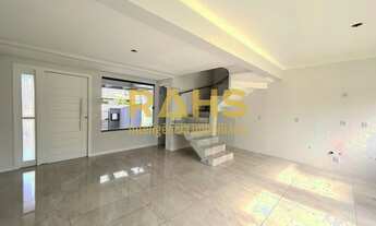 Imagem 6: Sobrado geminado com 3 quartos, sendo 1 suíte, no bairro Glória, com churrasqueira e amplo