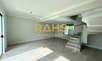 Imagem 7: Sobrado geminado com 3 quartos, sendo 1 suíte, no bairro Glória, com churrasqueira e amplo