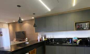 Imagem 7: 3 dormitórios, 1 suítes, 2 banheiro, 6 vagas na garagem, 180M² de Área Construída