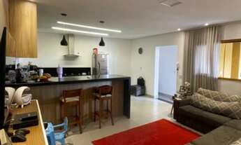 Imagem 5: 3 dormitórios, 1 suítes, 2 banheiro, 6 vagas na garagem, 180M² de Área Construída