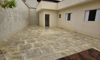 Imagem 2: 2 dormitórios, 1 banheiros, 3 vagas na garagem, 90M² de Área Construída